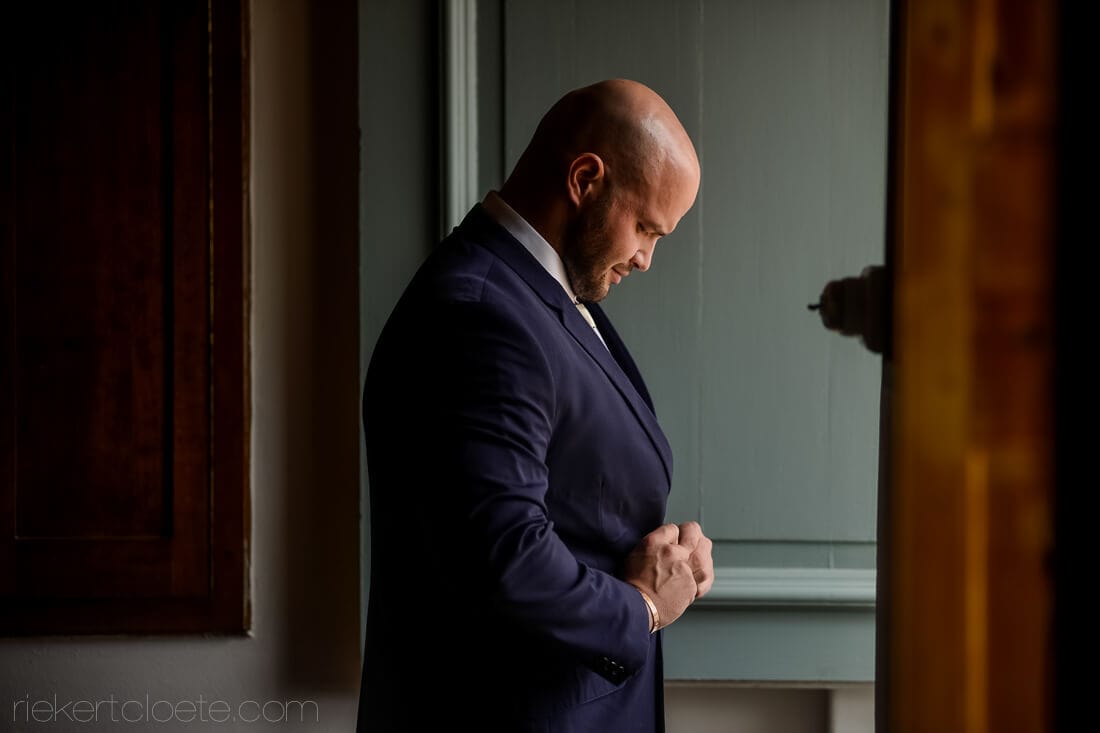 Groom at Hetvlokkasteel