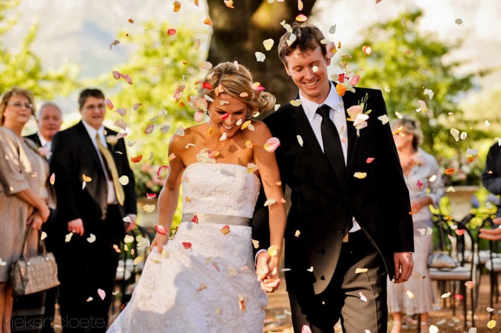 Top 10 Wedding photos Confetti 7