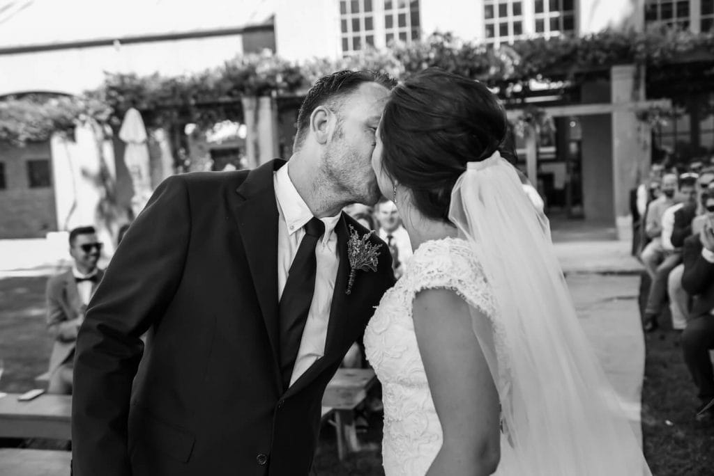 Couple kissing at SAronsberg
