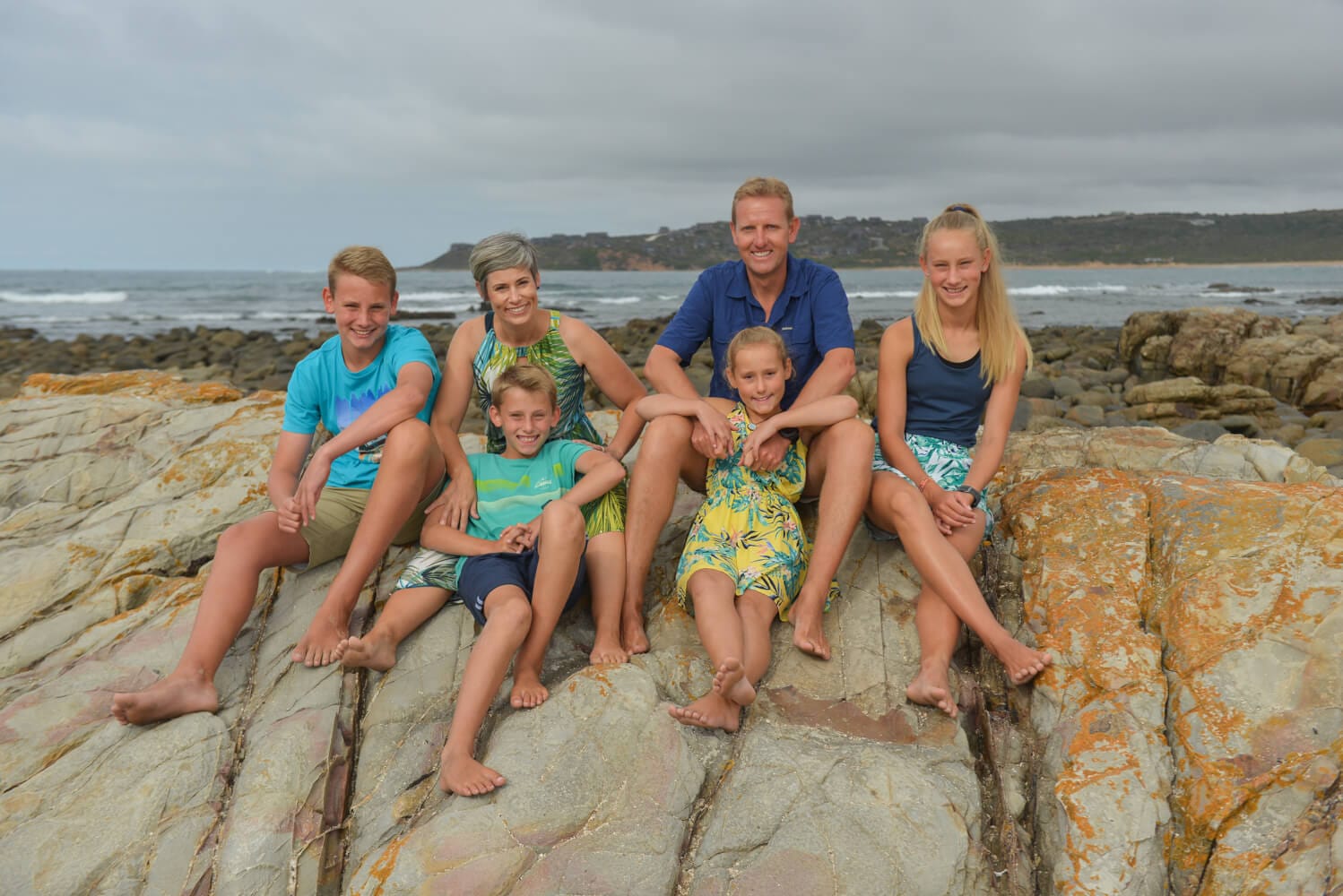 Relaxed family session at the coast