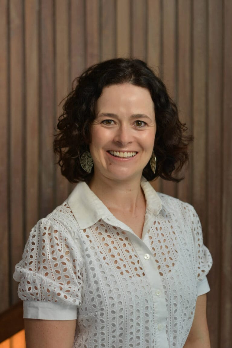 LAdy with white shirt