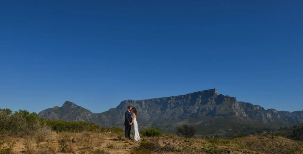 Elopement Photographer Cape Town – Couple with Table Mountain