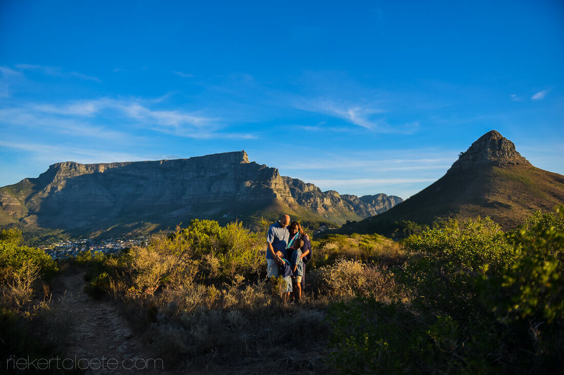 Family photographer in Cape Town capturing a family photoshoot with Table Mountain and Lion’s Head in the background