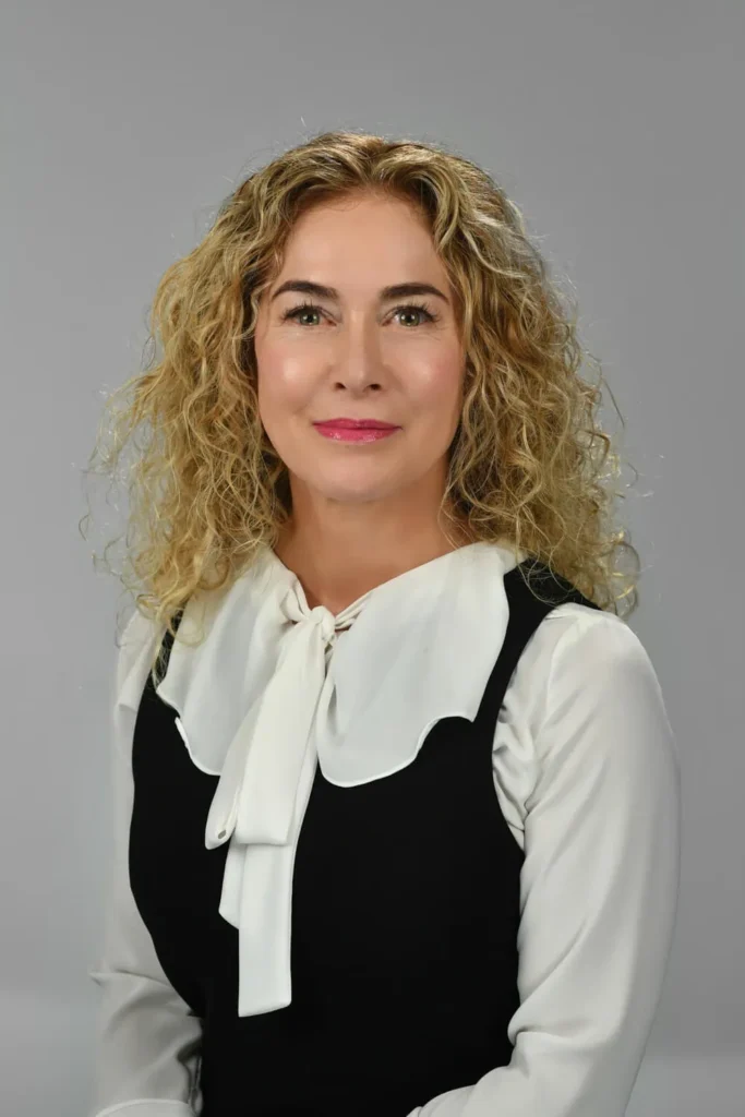 headshot photographer cape town grey background 12 woman professional portrait