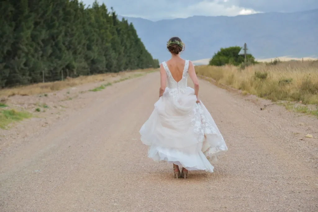 Mont Pelier bride walking away dirt road country landscape