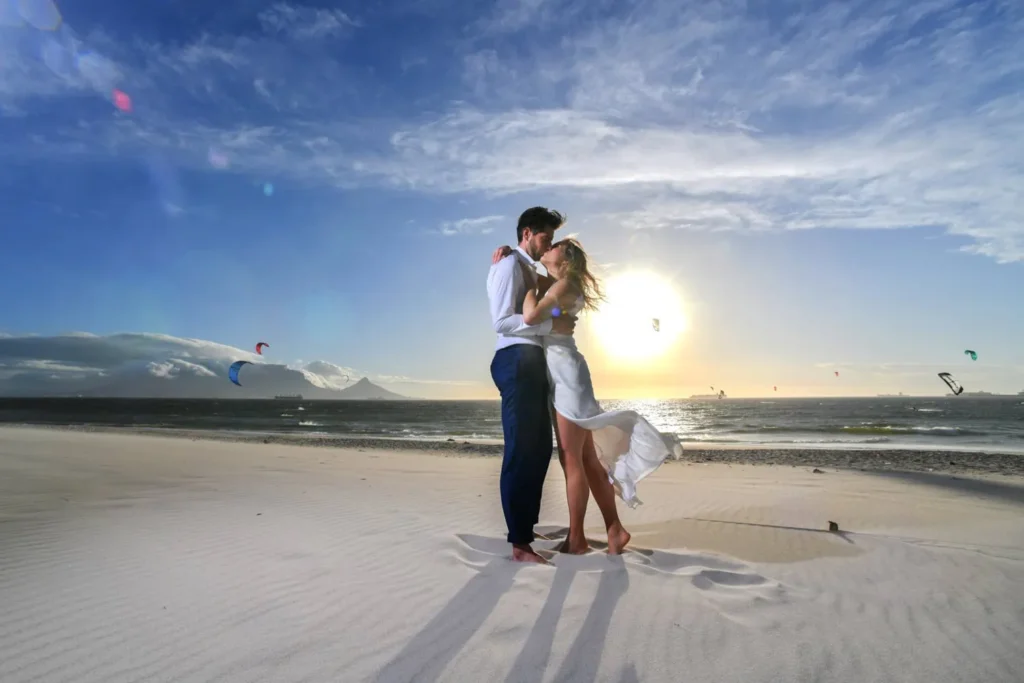 bloubergstrand beach kiss table mountain sunset