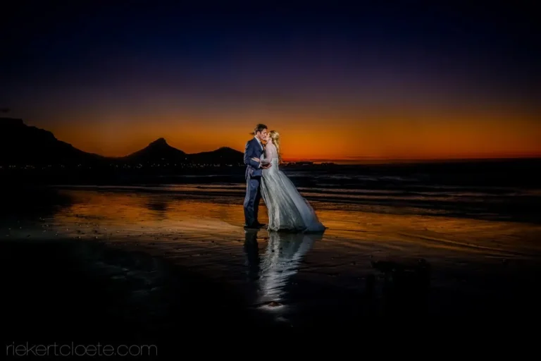 couple kissing beach sunset lions head silhouette