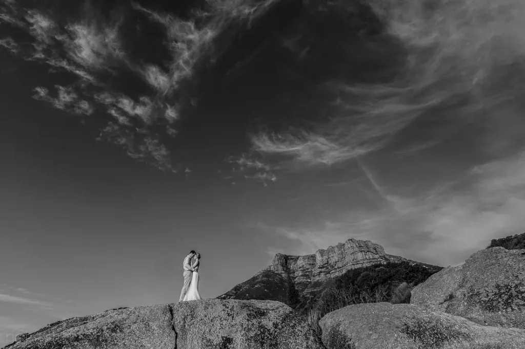 couple kissing boulders table mountain cape town