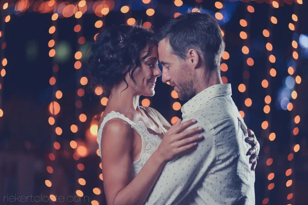 couple romantic fairy lights bokeh night portrait