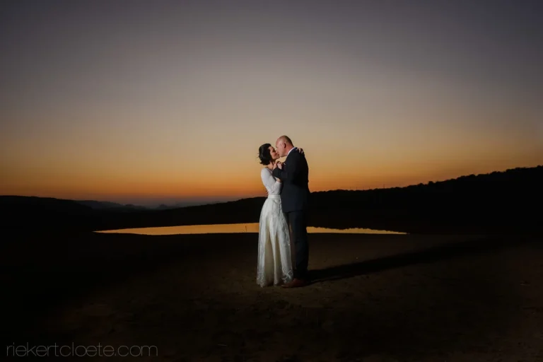 couple sunset dam orange horizon silhouette