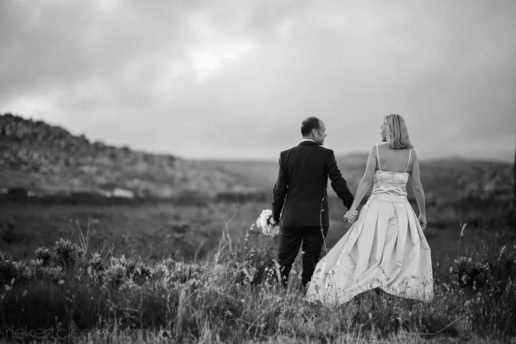 couple walking away fynbos heathland black white