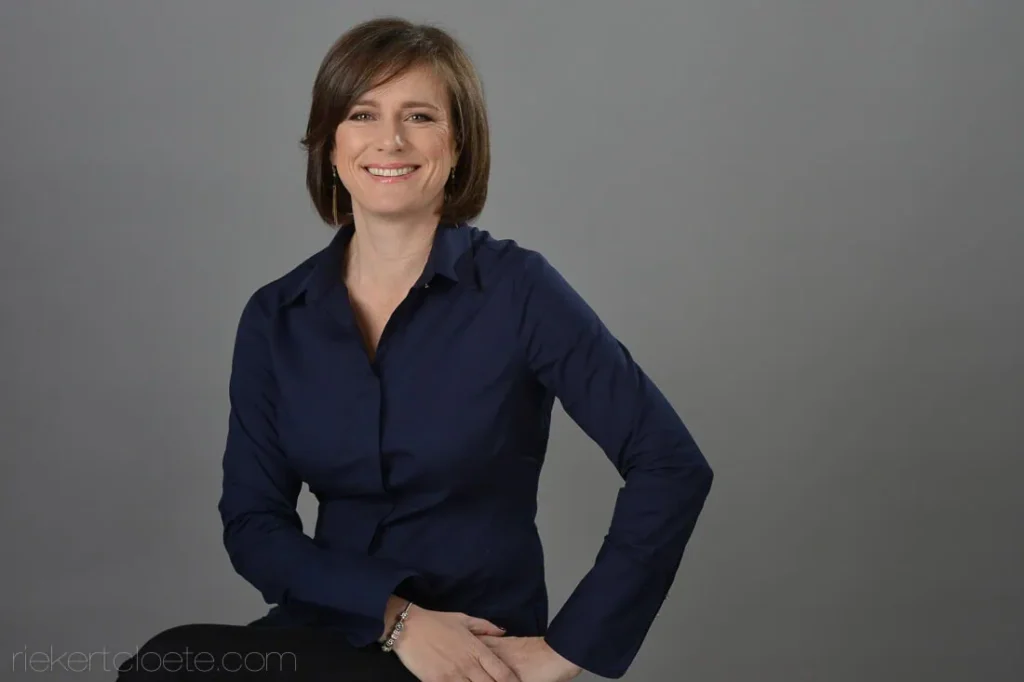 Woman, professional smile, on a grey backdrop