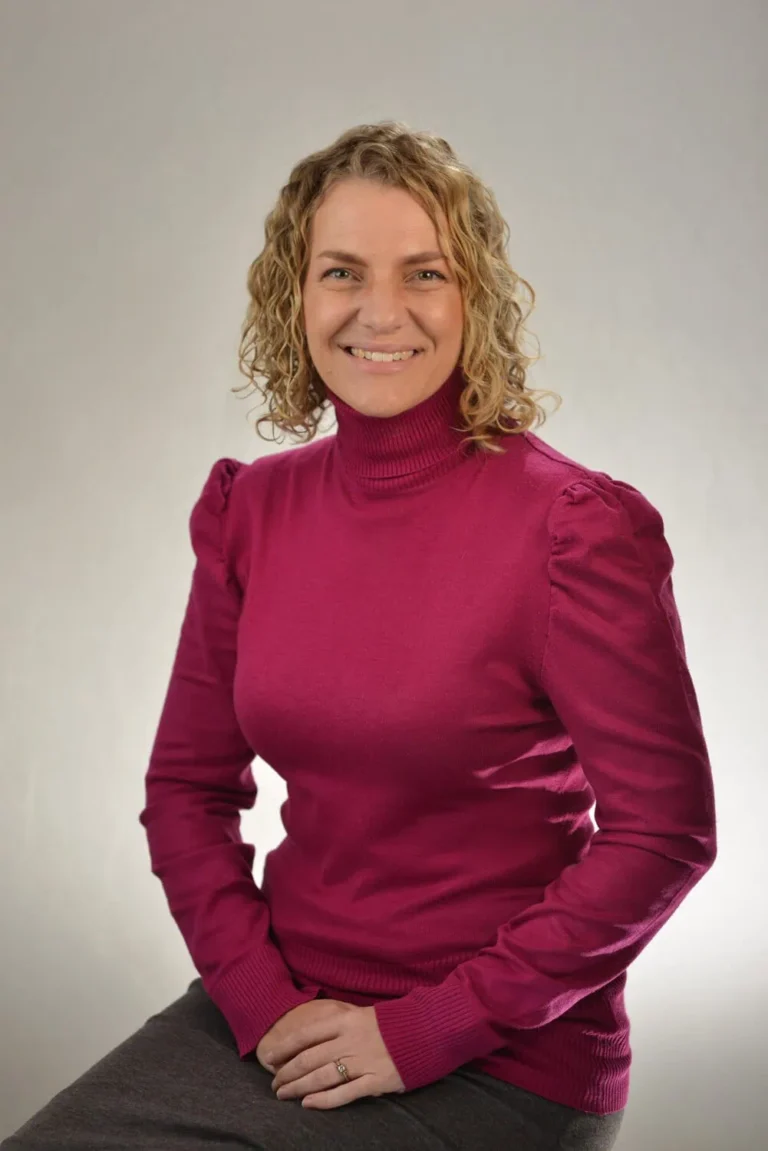 headshot photographer cape town warm grey background 16 woman warm smile