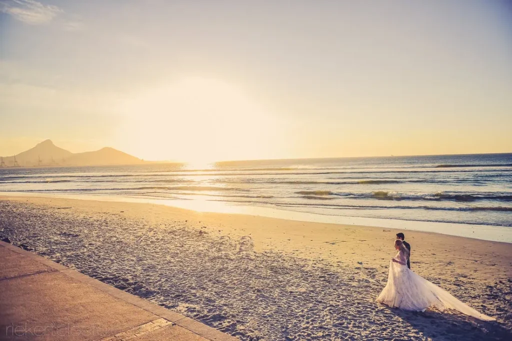 lagoon beach couple sunset table mountain