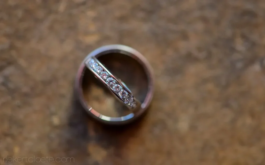 rose gold band channel diamond ring stone surface