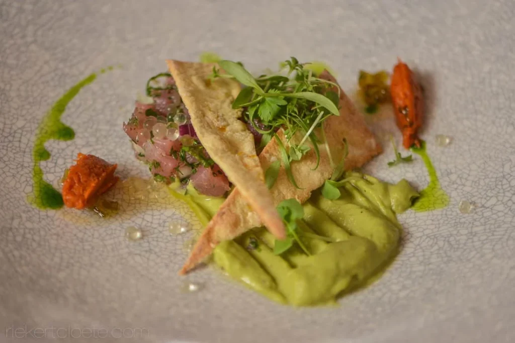 tuna tartare avocado puree crisp starter