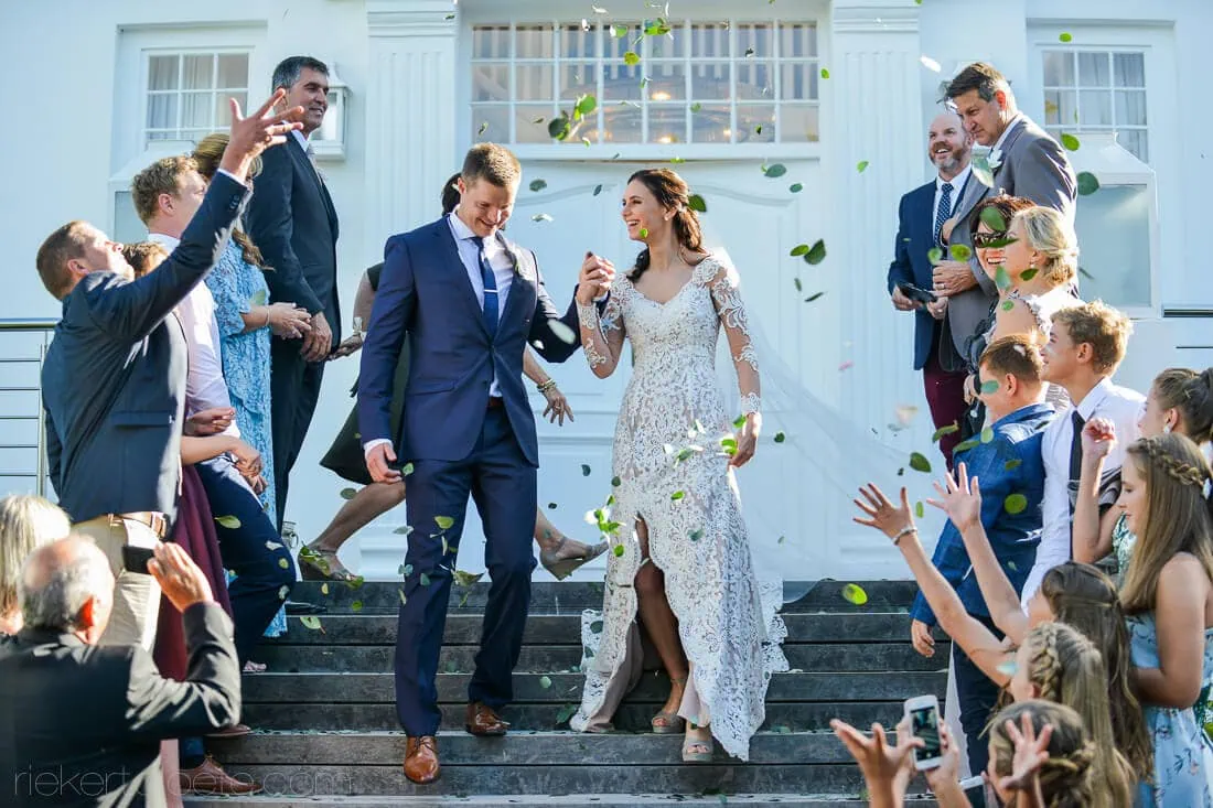 Couple steps cape dutch manor green leaf confetti – Bona Dea Estate, Hermanus