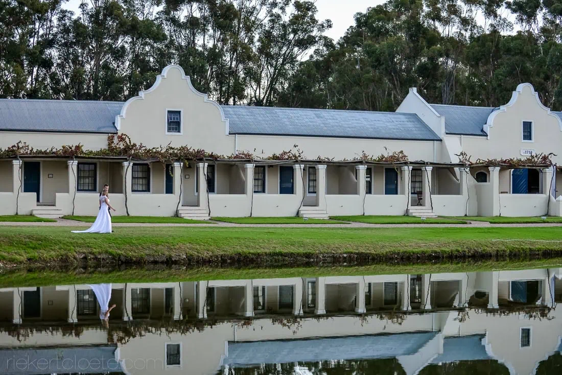 Bride cape dutch farmhouse water channel reflection – Morgensvlei, Tulbagh