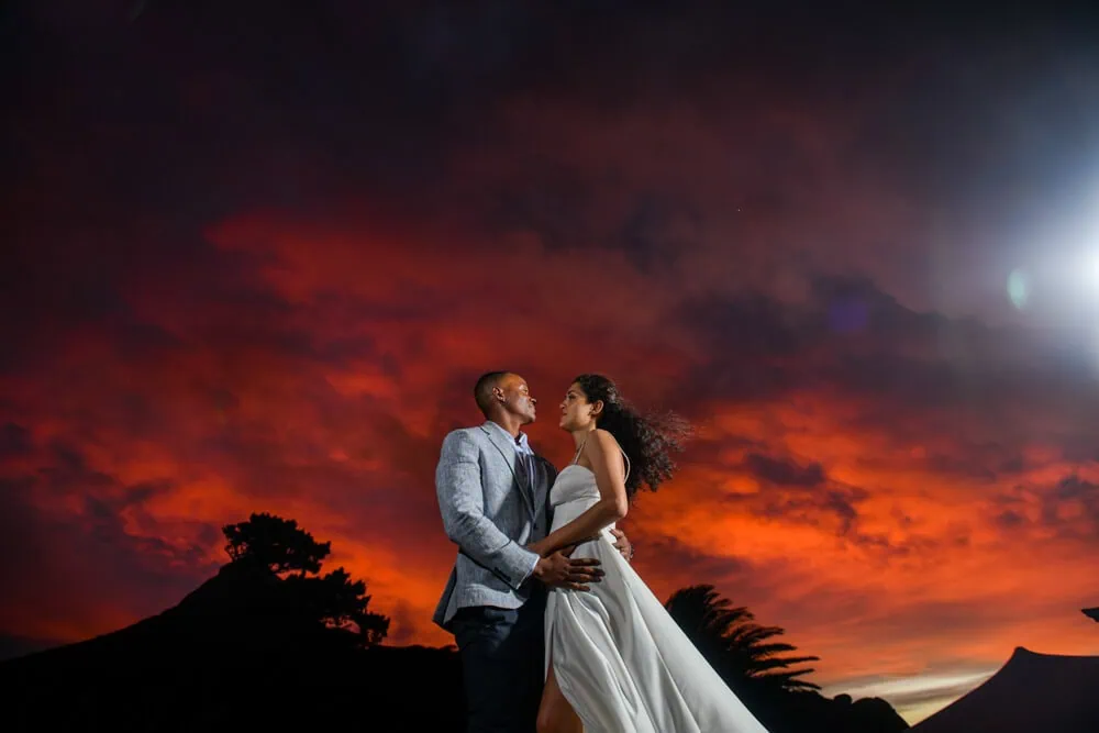Couple suikerbossie fiery night sky kiss – Suikerbossie, Cape Town