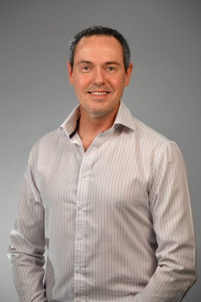 man getting linkedin headshot done